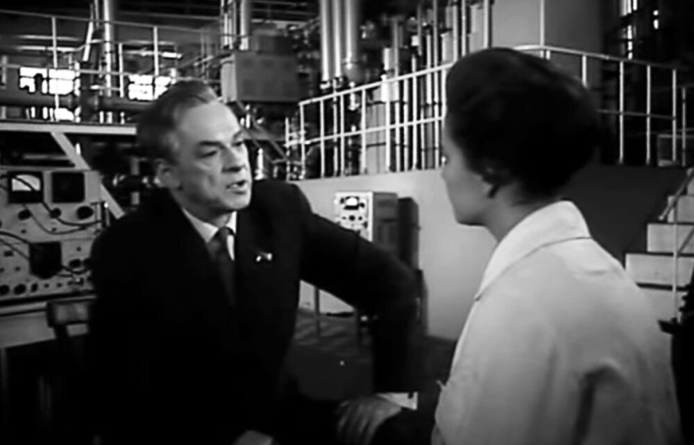 – Эта работа – моя плоть, мой мозг, моё дыханье, я сам. А вы хотите, чтобы я всё это бросил. 