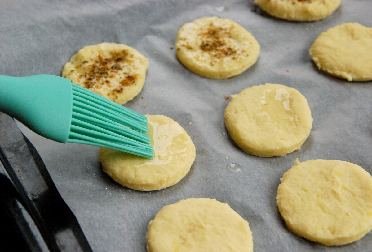 Картошку закрыть тестом. Печенье картошка своими руками дети круглые. Как сделать печеньки картошка круглые.