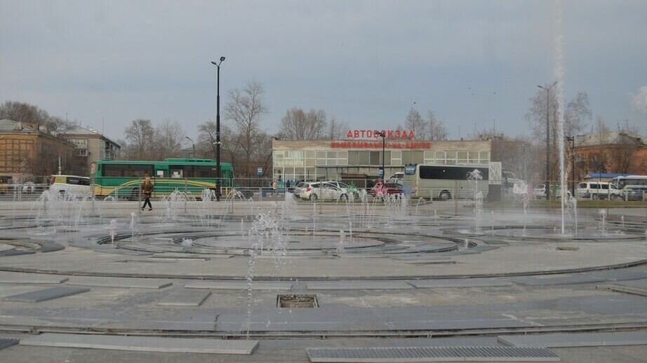     В городе Юности состоялся технический запуск фонтанного комплекса, который был установлен в рамках первого этапа реконструкции набережной города юности.