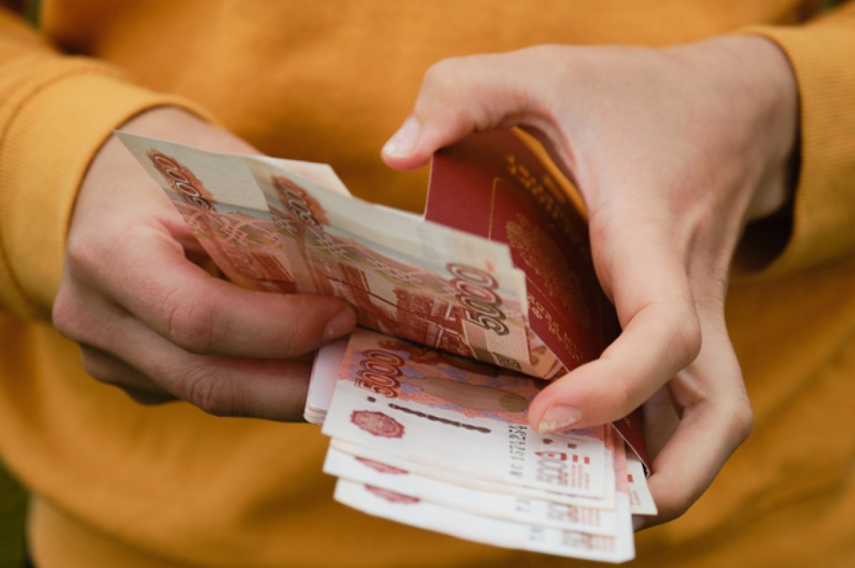    Облагать ли спецналогом тех, кто отказывается от русского паспорта?