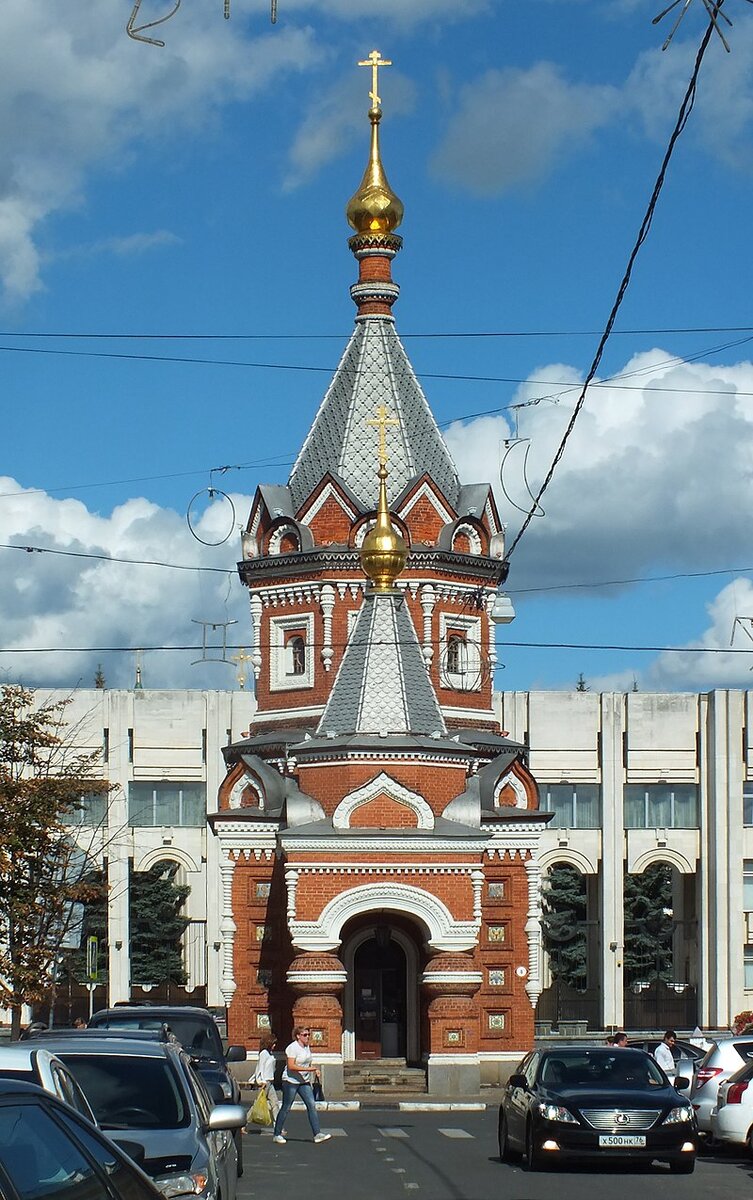 Вид на часовню с улицы Депутатской. Фото Brateevsky.