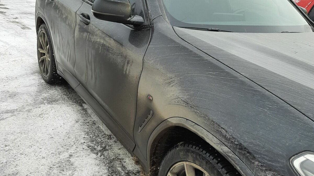     Жительницу Омской области принудили выплатить кредит на машину, иначе она рискует остаться без купленной BMW.