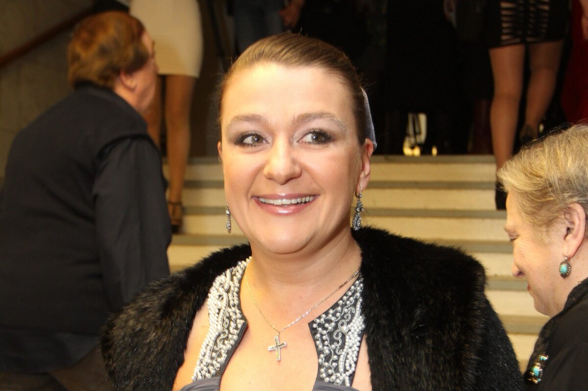     "Не худела, у меня просто отменили гормоны": Анастасия Мельникова о восстановлении после тяжёлой болезни