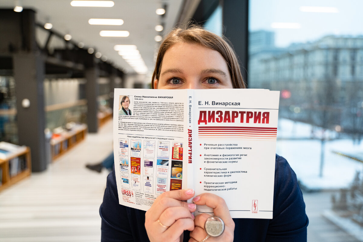 Всем привет! Меня зовут Елена Сокол и я логопед- практик. Я помогаю обычным мамам заниматься со своими детьми самостоятельно. Адепт семейного образования.