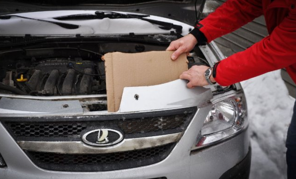 Закрытие радиатора двигателя картонкой