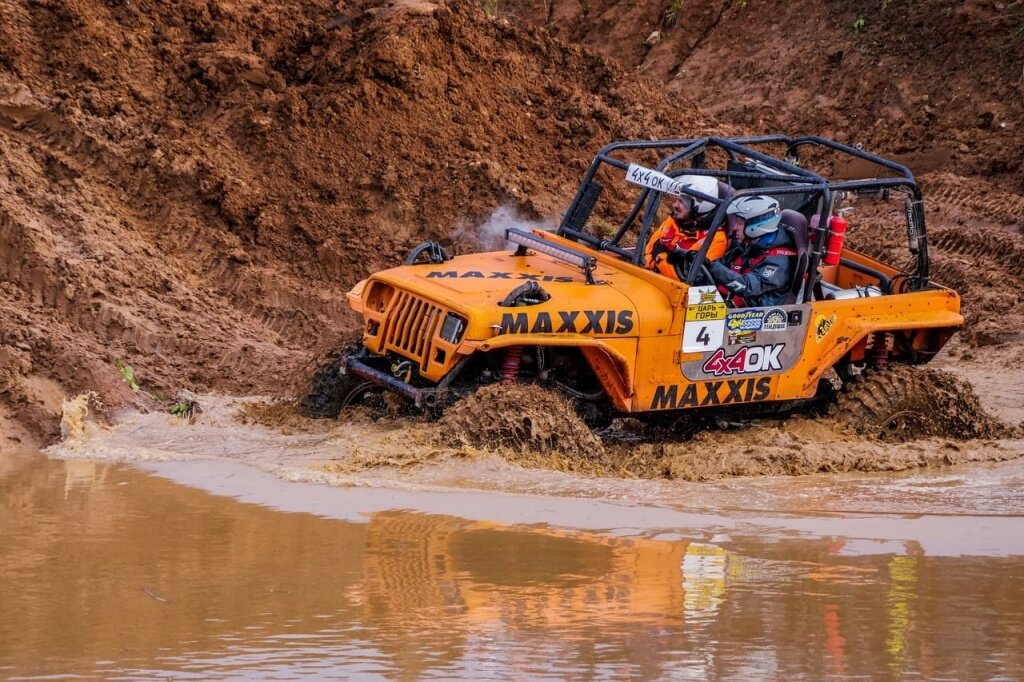 Под Тверью прошли зрелищные соревнования по трак-триалу «Царя горы-2022»