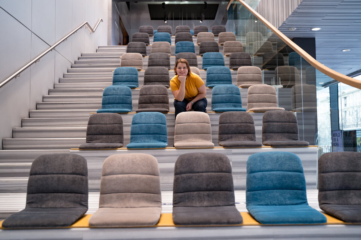 Всем привет! Меня зовут Елена Сокол и я логопед- практик. Я помогаю обычным мамам заниматься со своими детьми самостоятельно. Адепт семейного образования.