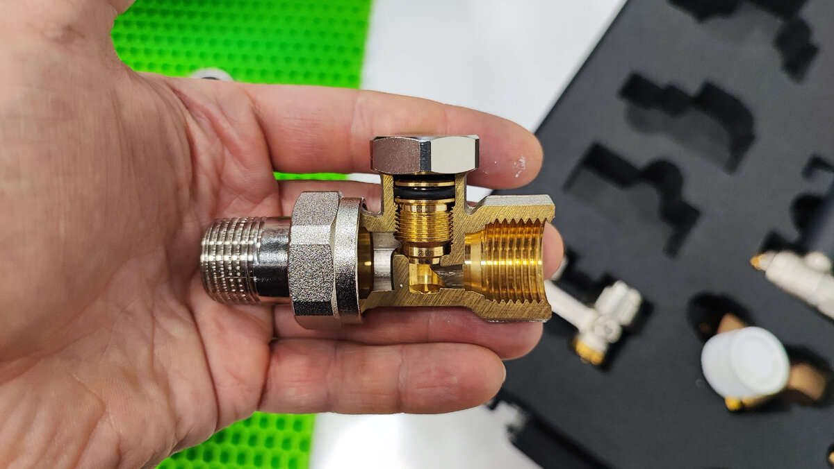 Особенно интересны те, что в разрезе. Резьбовые вставочки можно менять 