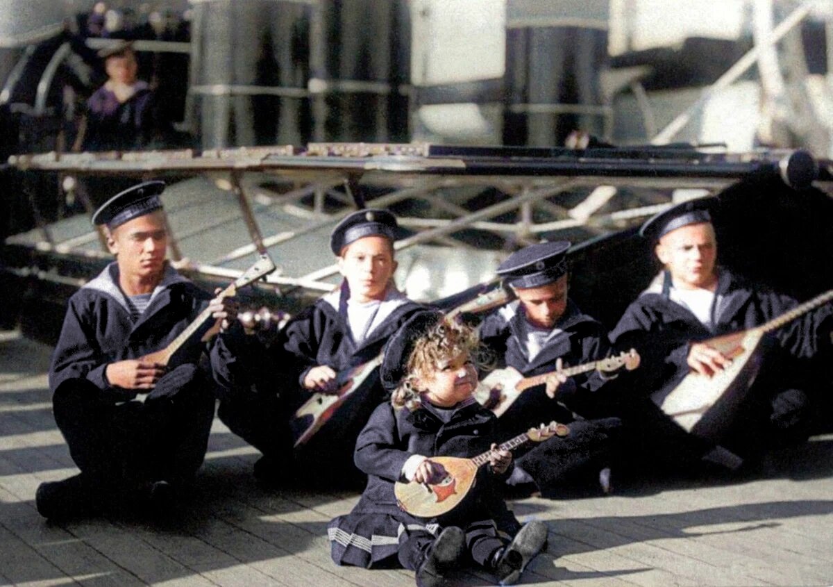 Цесаревич Алексей самый маленький в юбочке