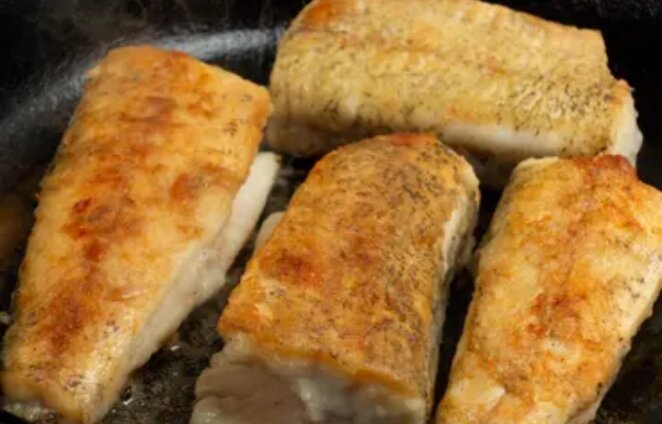 Чтобы рыба при жарке не прилипала к сковородке: 4 небанальных совета ...