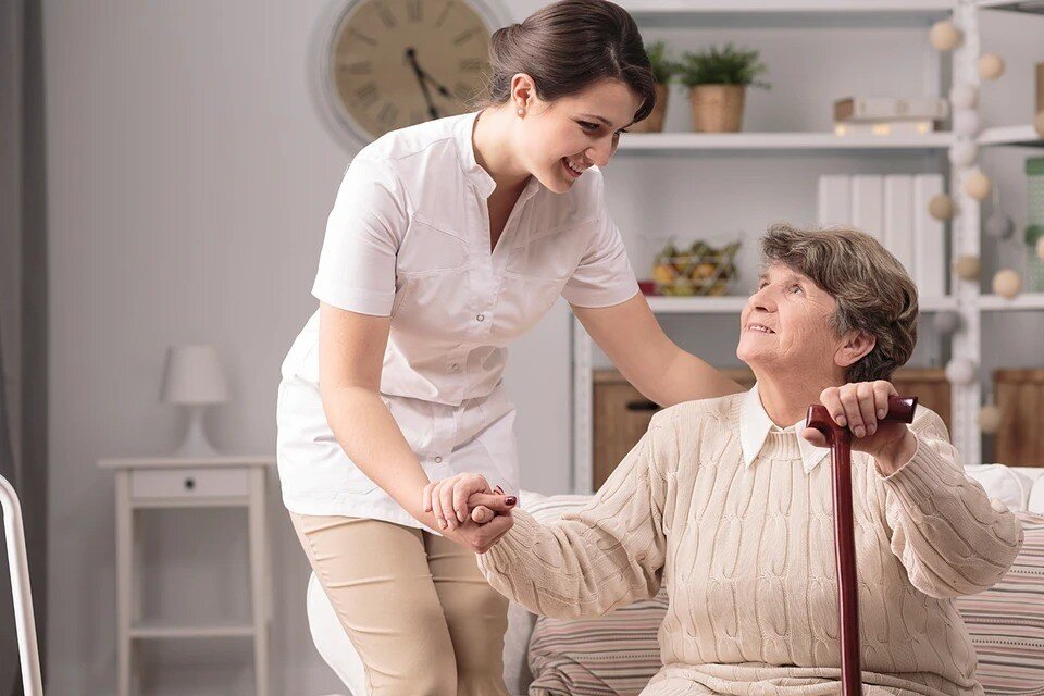     Надбавку в зарплате за ноябрь получат соцработники, сиделки и младший медперсонал. Фото: Shutterstock