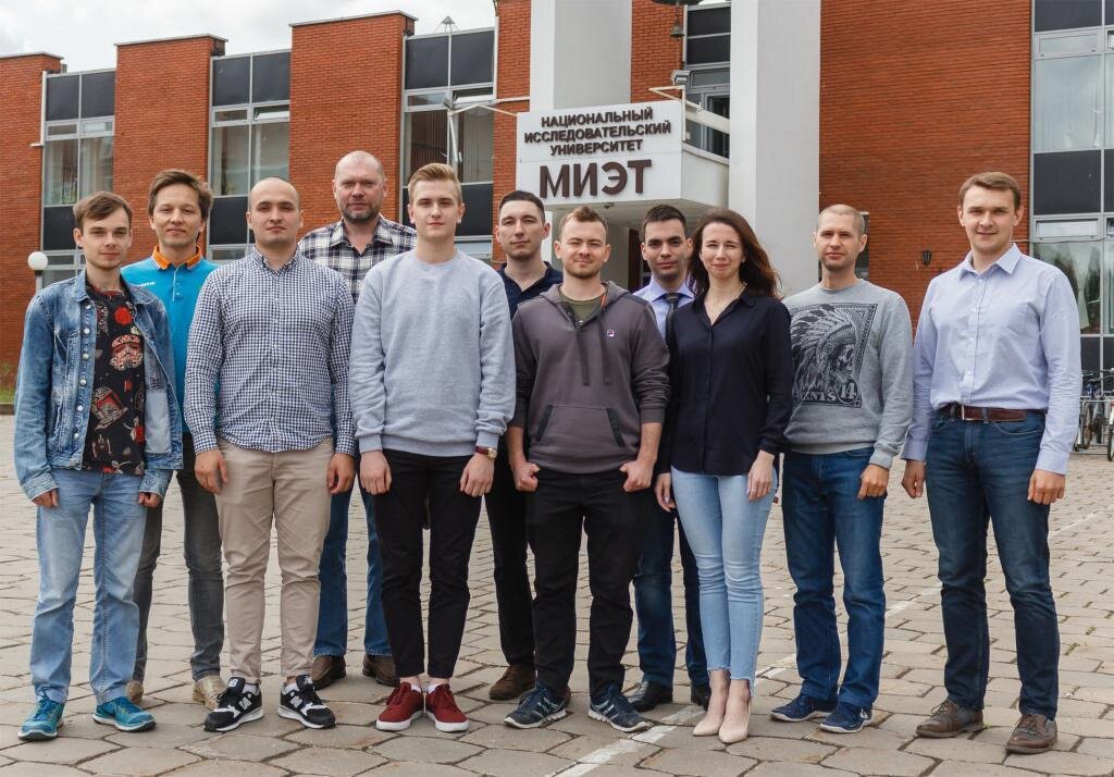 Выпускники, аспиранты и преподаватели кафедры Высшей математики №1 (Кристина Брейкина третья справа)