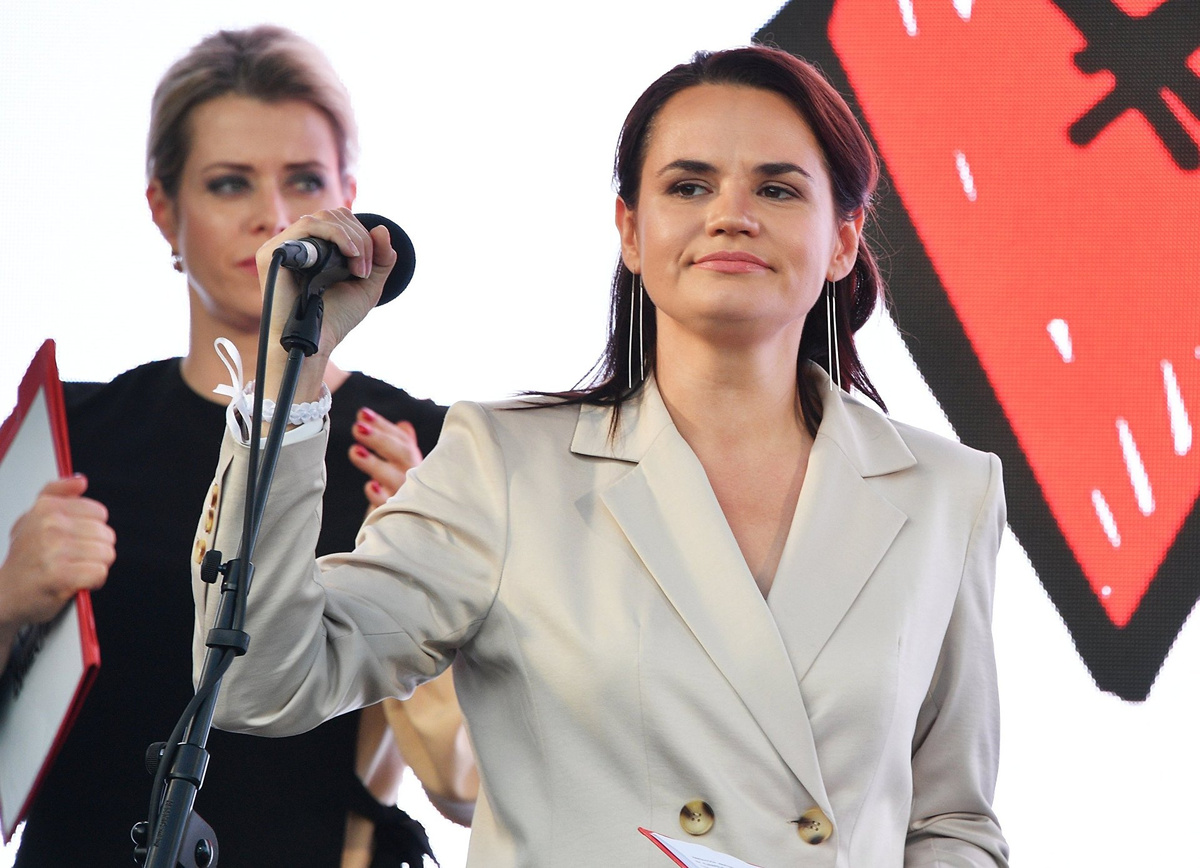 Поддержка белорусской коллаборационистки Светланы Тихановской здорово испортила отношения между соседними славянскими государствами. Фото с сайта ru.baku.ws