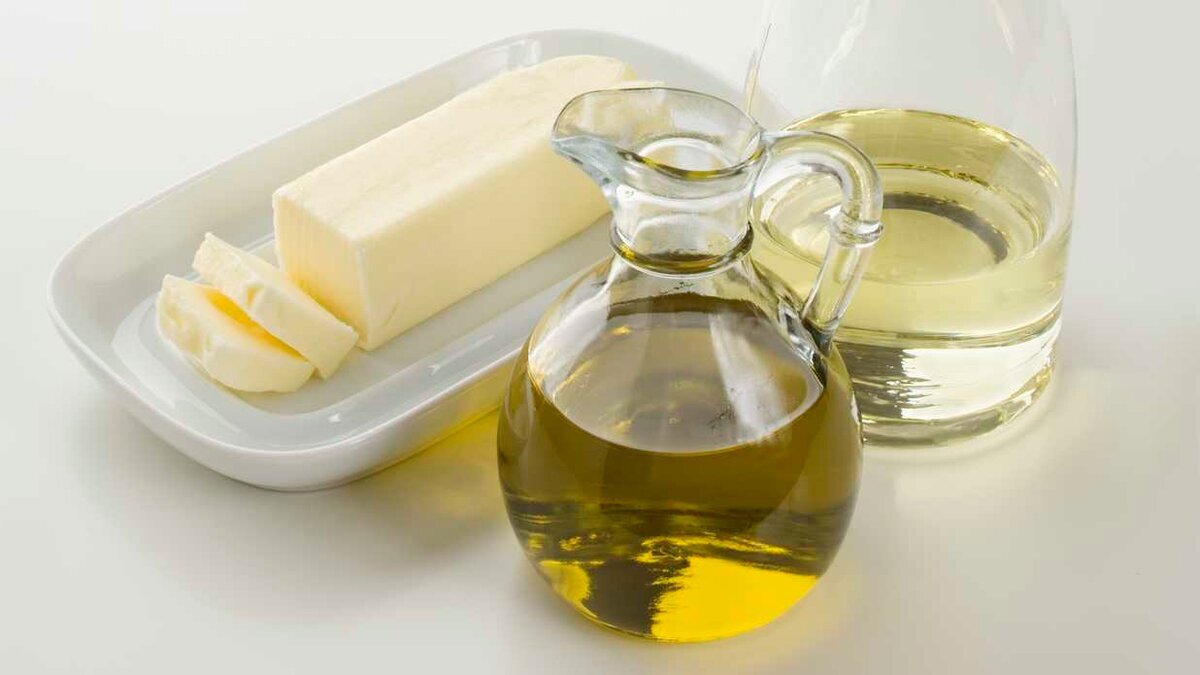 Масло ис. Масло сливочное и растительное. Жиры и масла. Масло оливковое сливочное. Жидкие растительные масла.