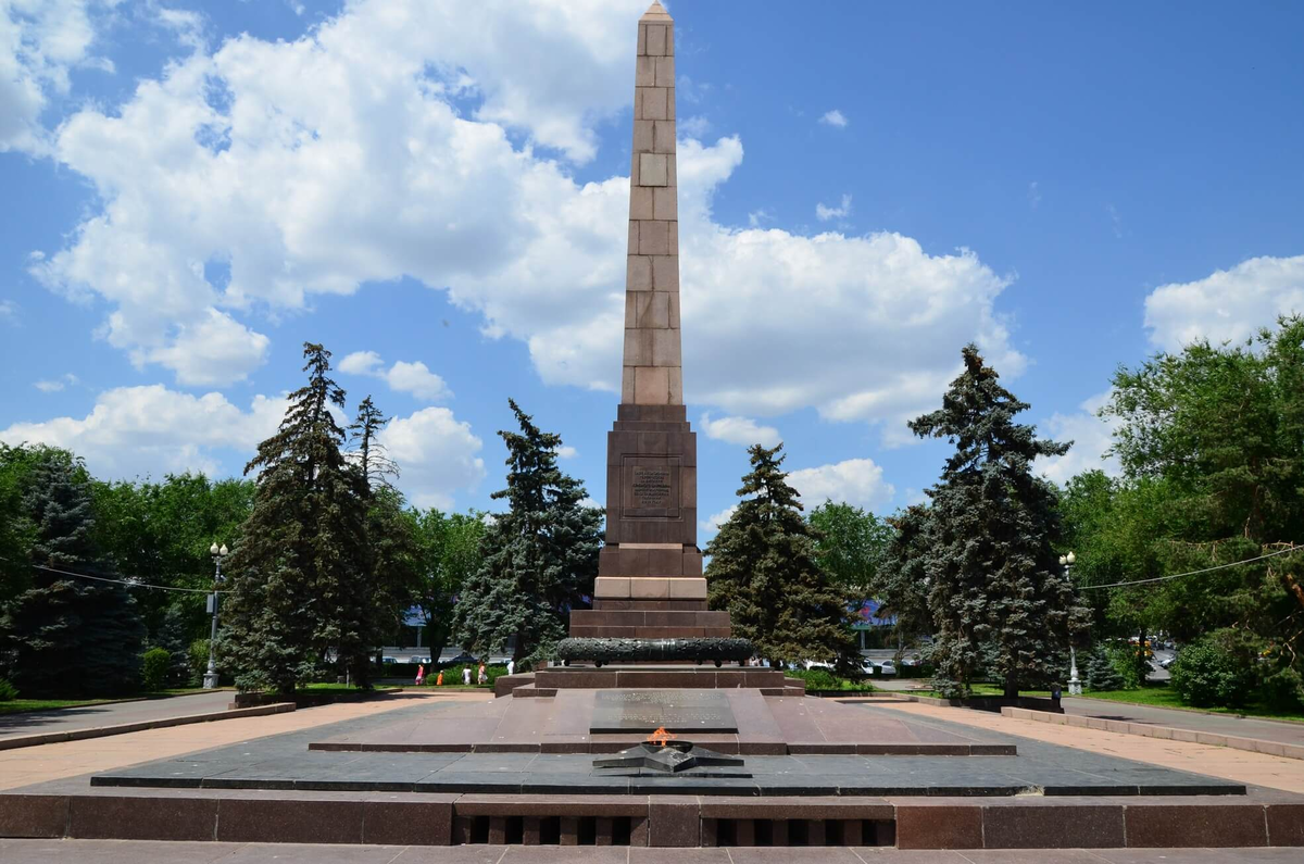 Обновлено 10.03.2024 Краткое описание
Волгоград — это центр Волгоградской области, находящийся в междуречье Волги и Дона.-12