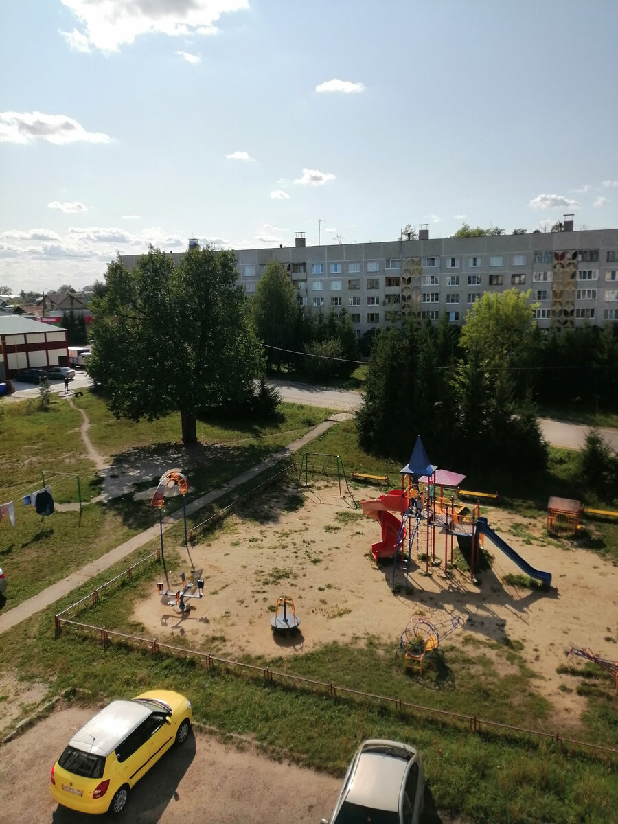 Наш скромный двор.Вид из 4 этажа.