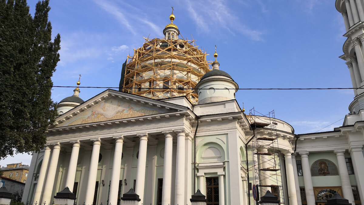 Но даже в строительных лесах он прекрасен.