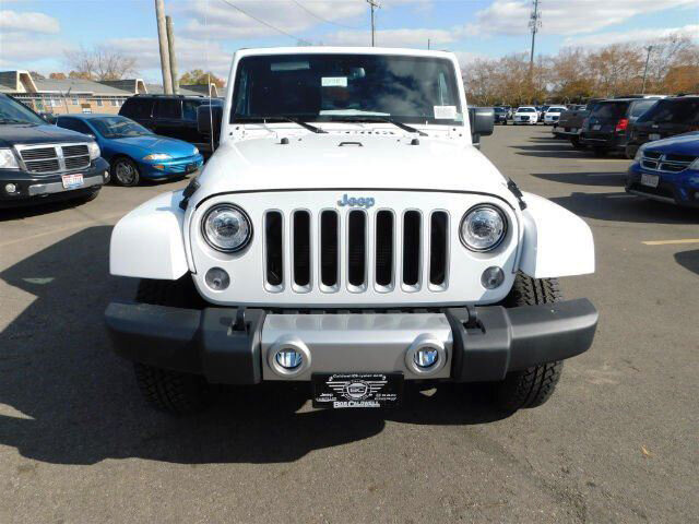Спереди выглядит как заводской внедорожник Jeep Wrangler