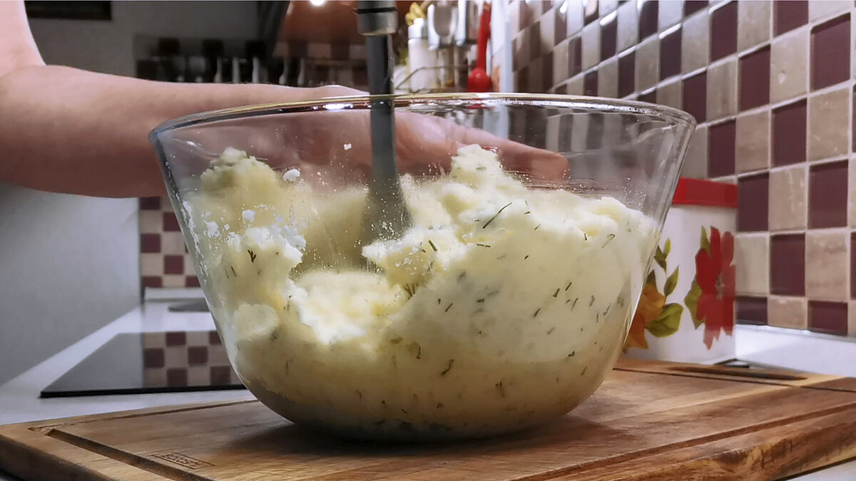Заложила фарш в картошку по отдельным порциям и запекала в соусе. Как я готовлю вкусный ужин в духовке (делюсь рецептом)