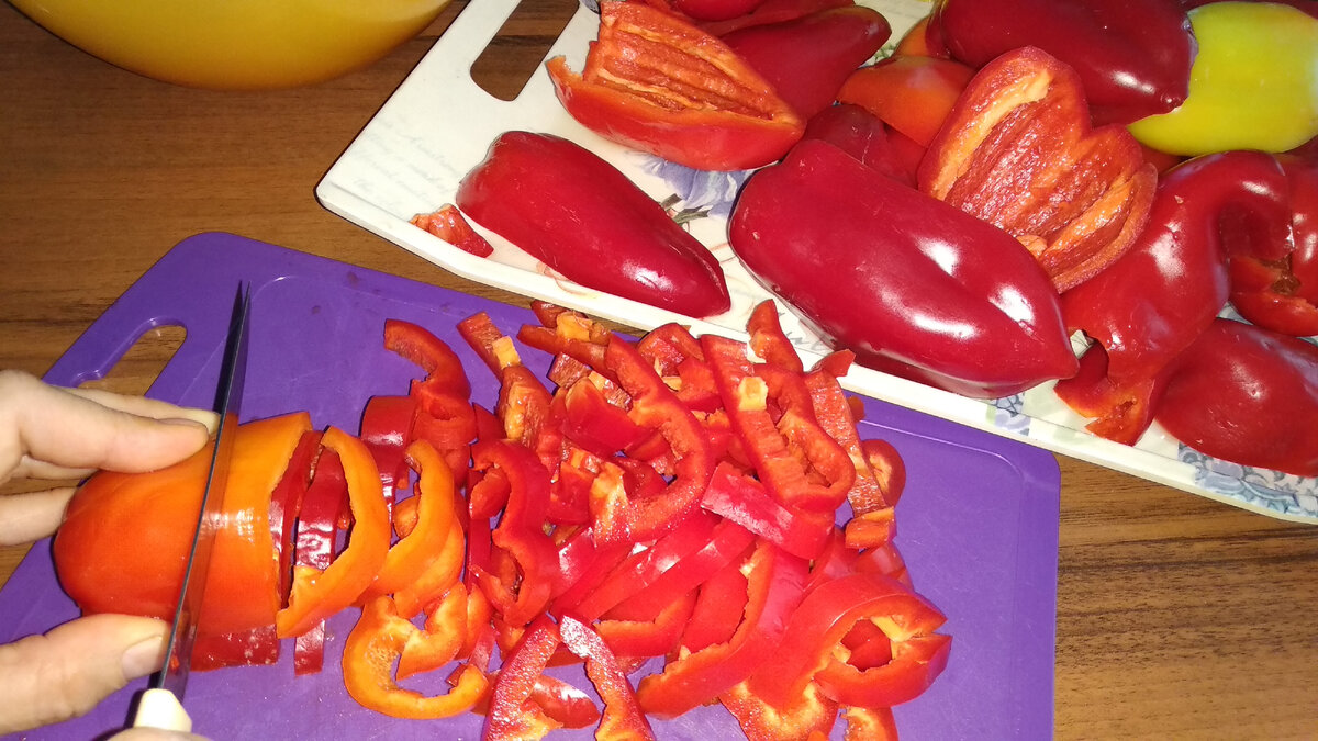 Нарезаем перец