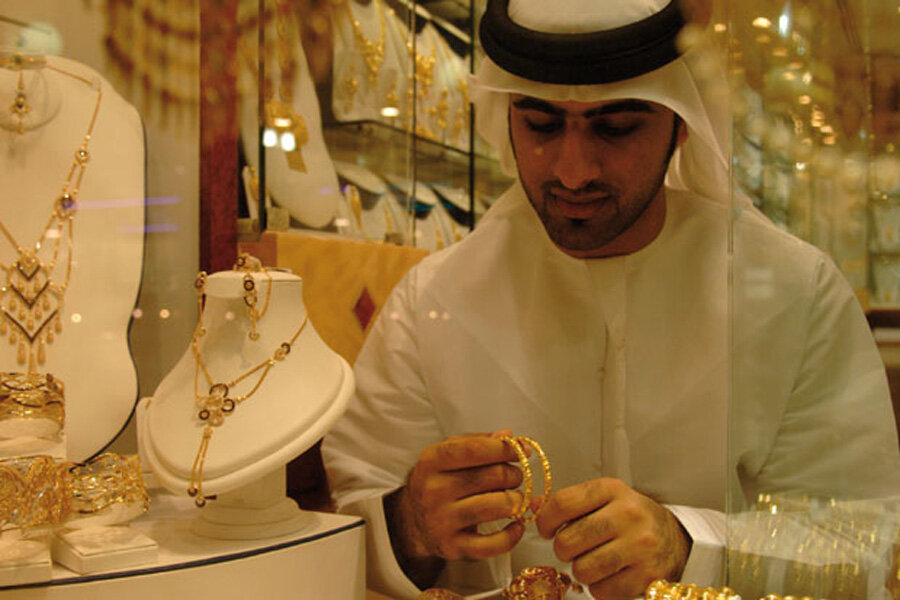 Разговор арабское золото. Золотые украшения в Абу Даби. Абу Даби золотой рынок. Золотой рынок Gold Souk. Шейх в золоте.