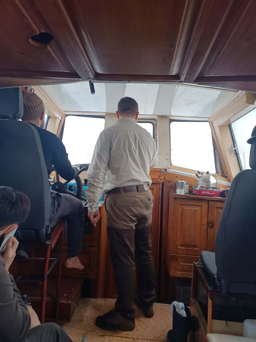 А вот так внутри корабля. Там прямо ещё дверь в каюту.