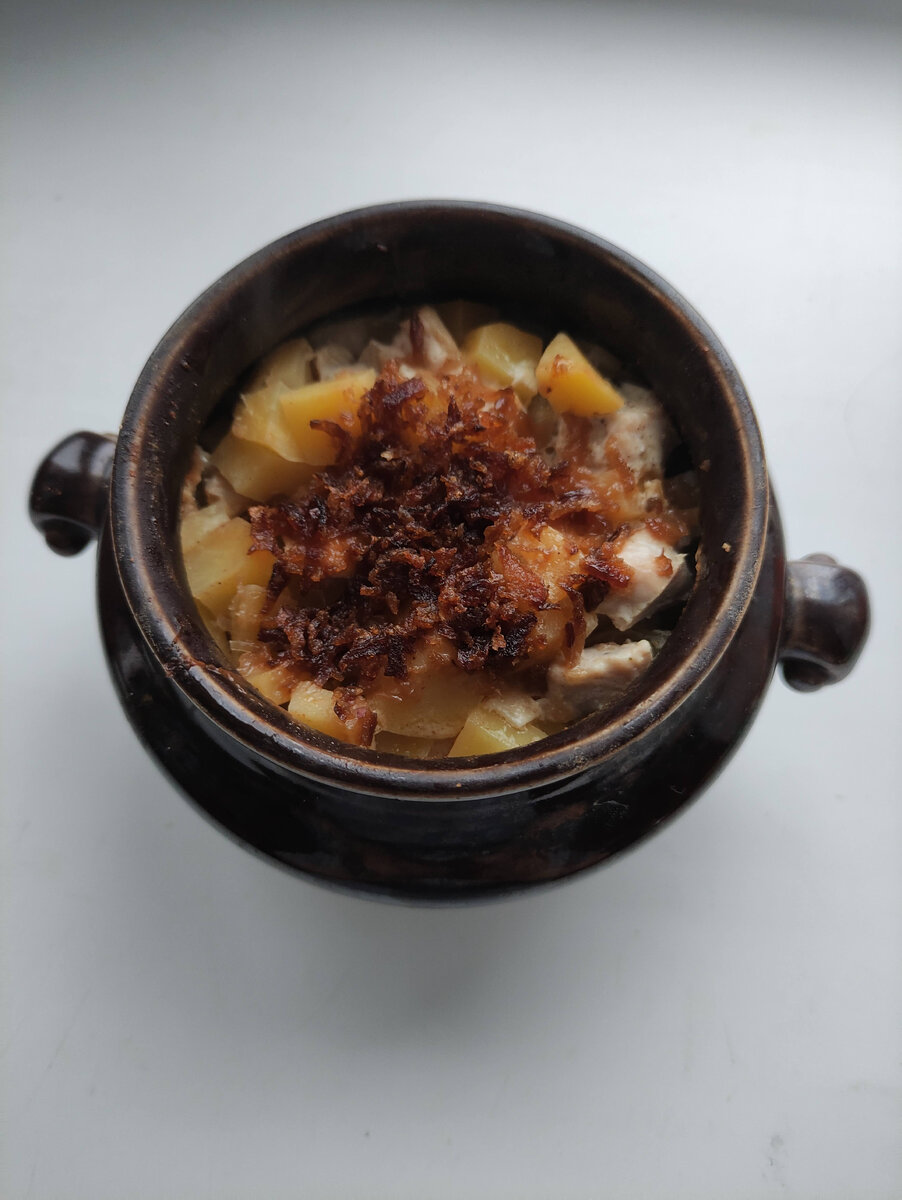 Курица с картошкой в горшочках