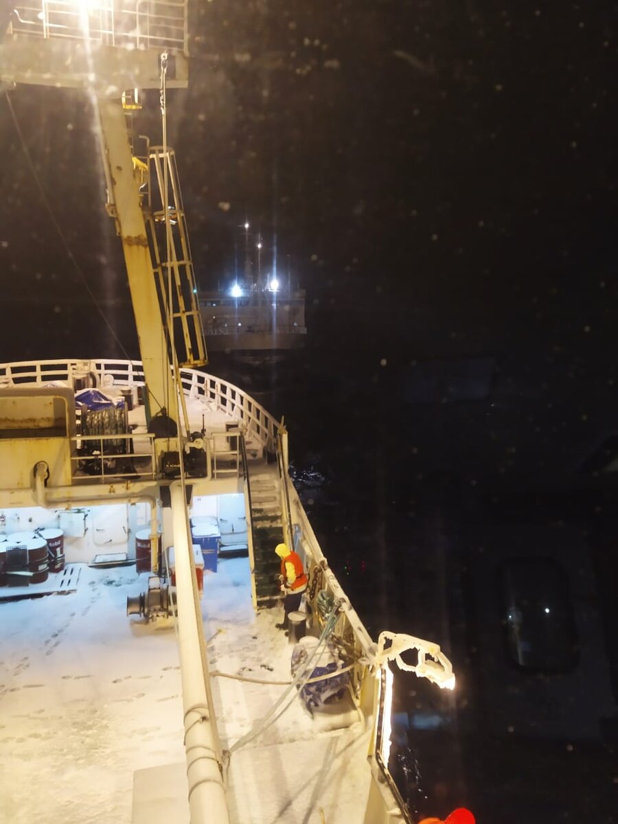 Полярная ночь в Баренцевом море от Андрея Неклюдова, с мостика ярусного судна "Капелан".