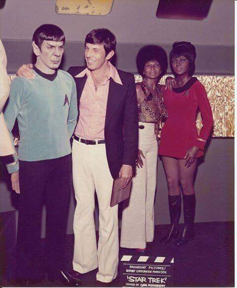 Леонард Нимой с восковой статуей своего персонажа Спока