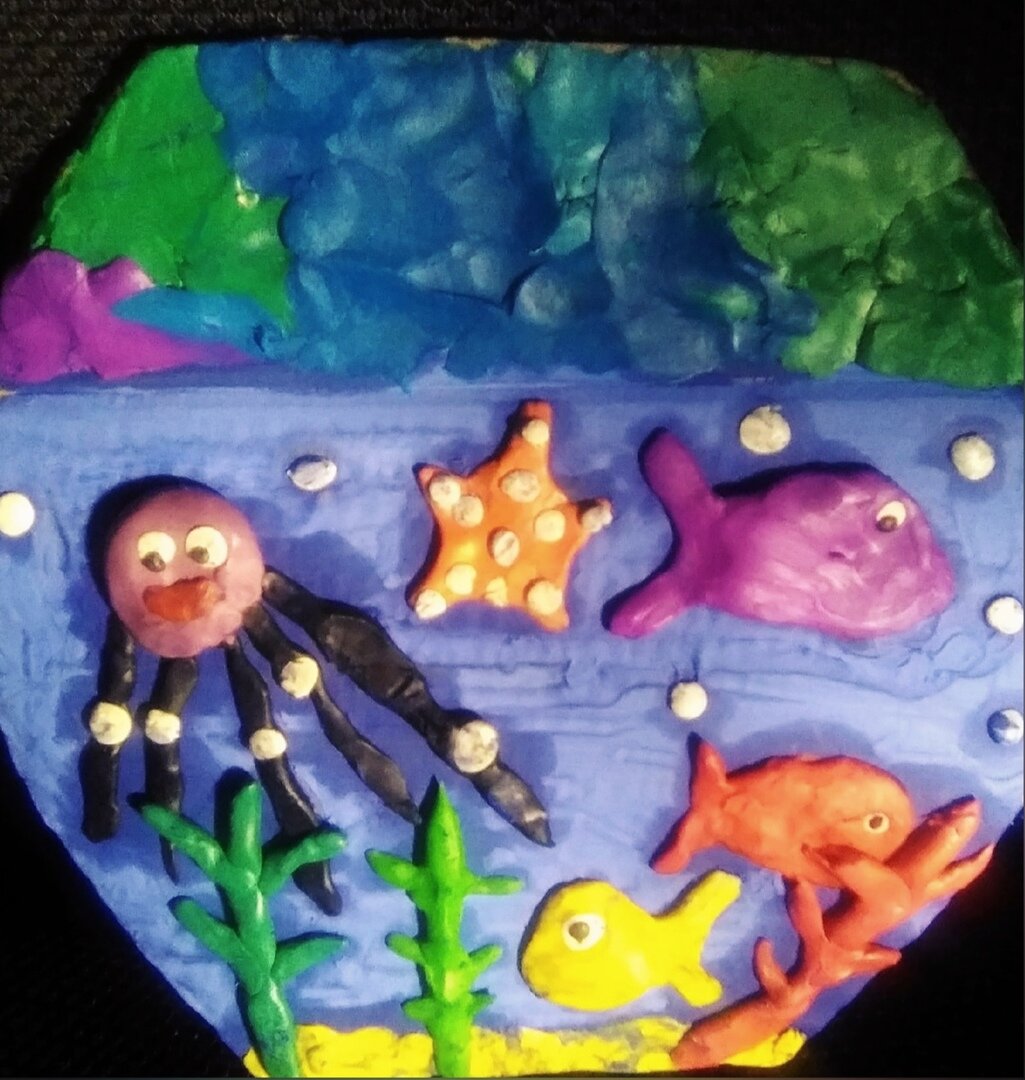 "Подводный мир", картина Серафима, сделанная из пластилина 