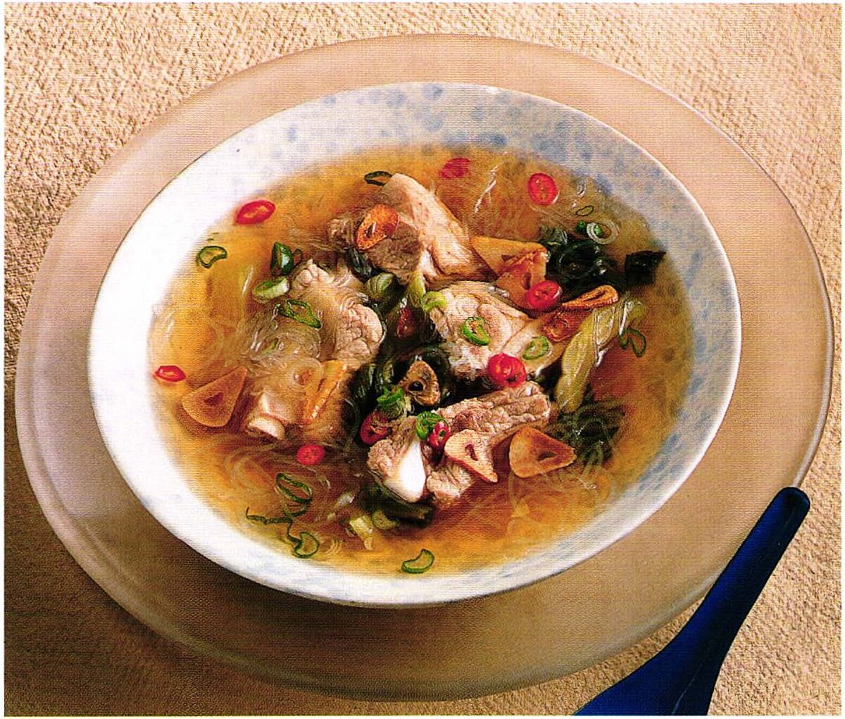 Суп в китайском стиле сварен на основе китайского бульона