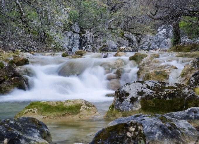 Каньон реки Узунджа, питающей Чернореченское водохранилище. Источник: rasfokus.ru.