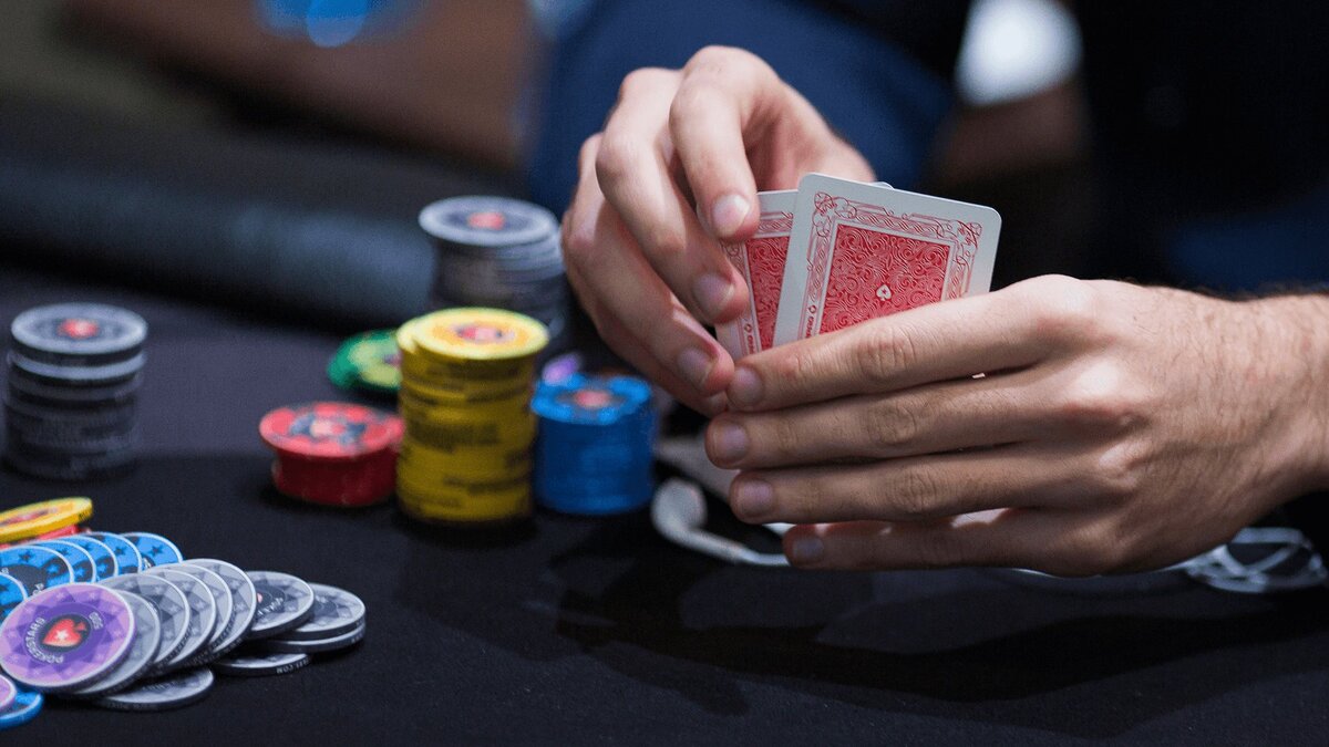 Техника игры в покер – это набор приемов, которые позволяют игроку стабильно переигрывать своих оппонентов и получать на этом деньги. Точная техника победы не прописана ни в одной книге о покере .-2