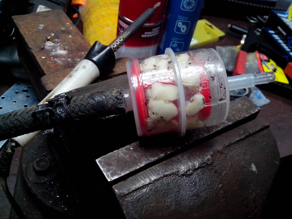 В этом отзыве автовладелец установил фильтр для предварительной очистки дизельного топлива зимой. На следующий день GB-612 принял удар на себя и не пропустил парафин дальше в основной фильтр.