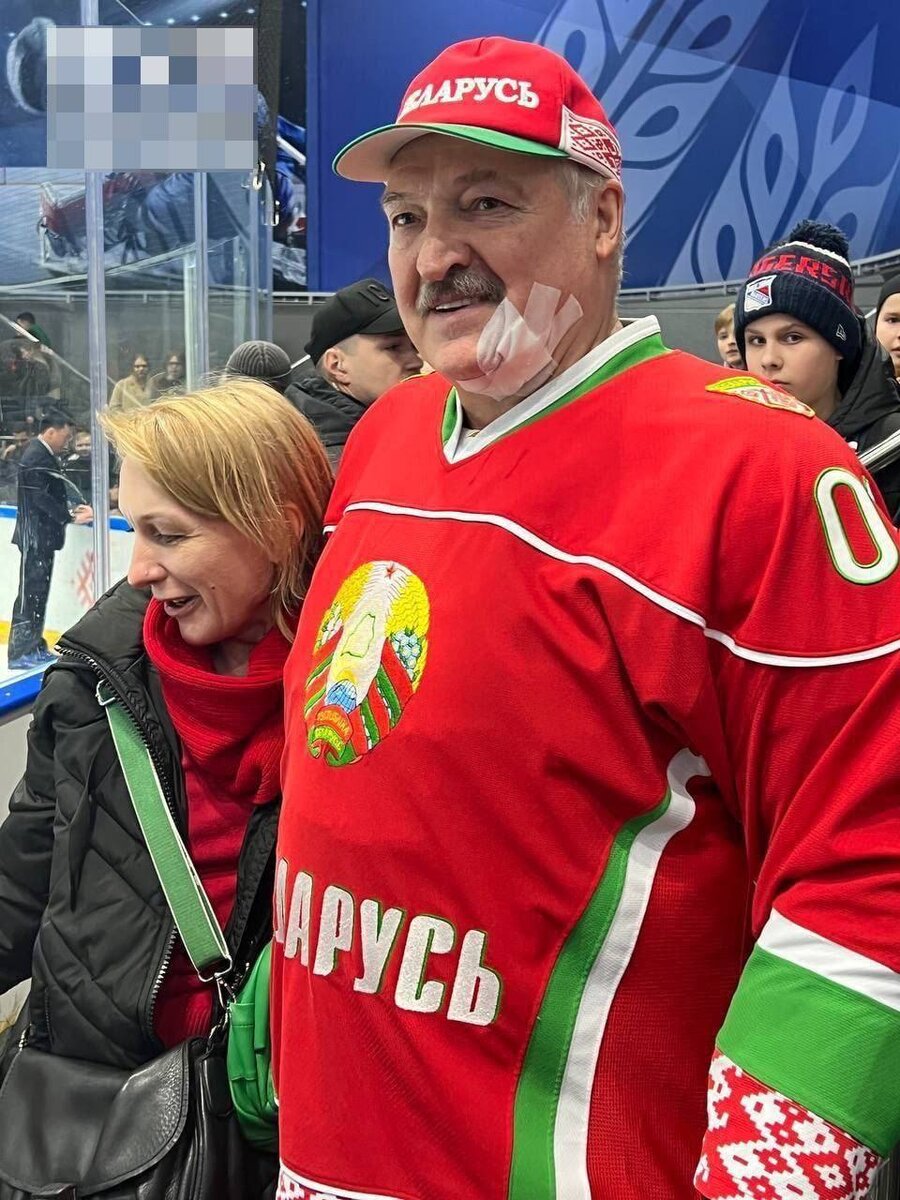Коля Лукашенко в хоккейной форме 2020