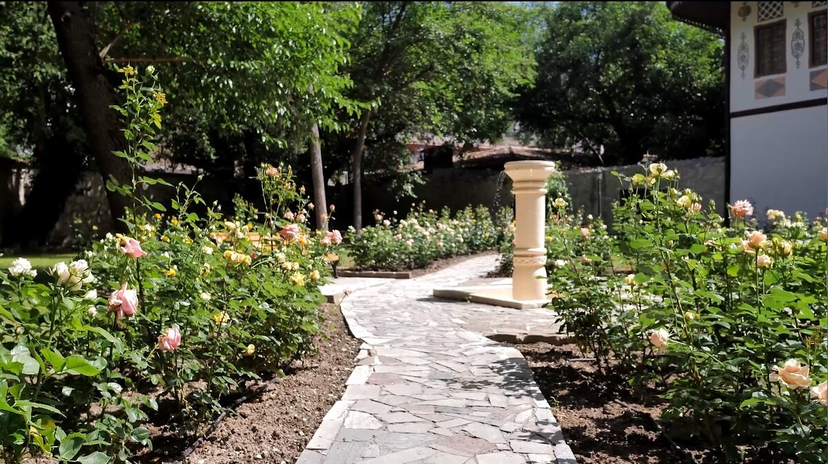 Посольский сад Ханского дворца в Бахчисарае // Фото: с сайта Бахчисарайского музея-заповедника