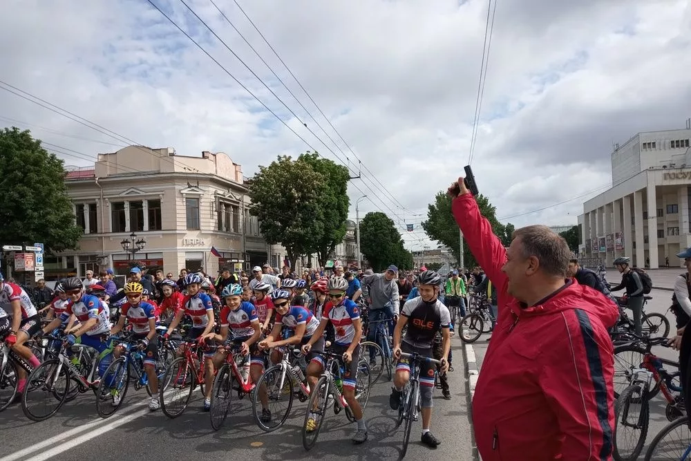 Управление молодежи спорта и туризма. Велопробег Симферополь 2022. Велопробег Крым. Всероссийский велопарад. Веломарафон в Симферополе.