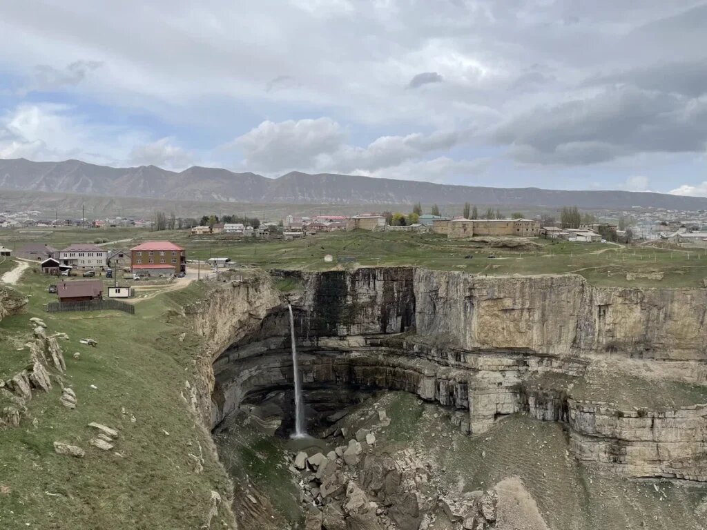 Водопады тоже нужно смотреть не на фото.  📷
