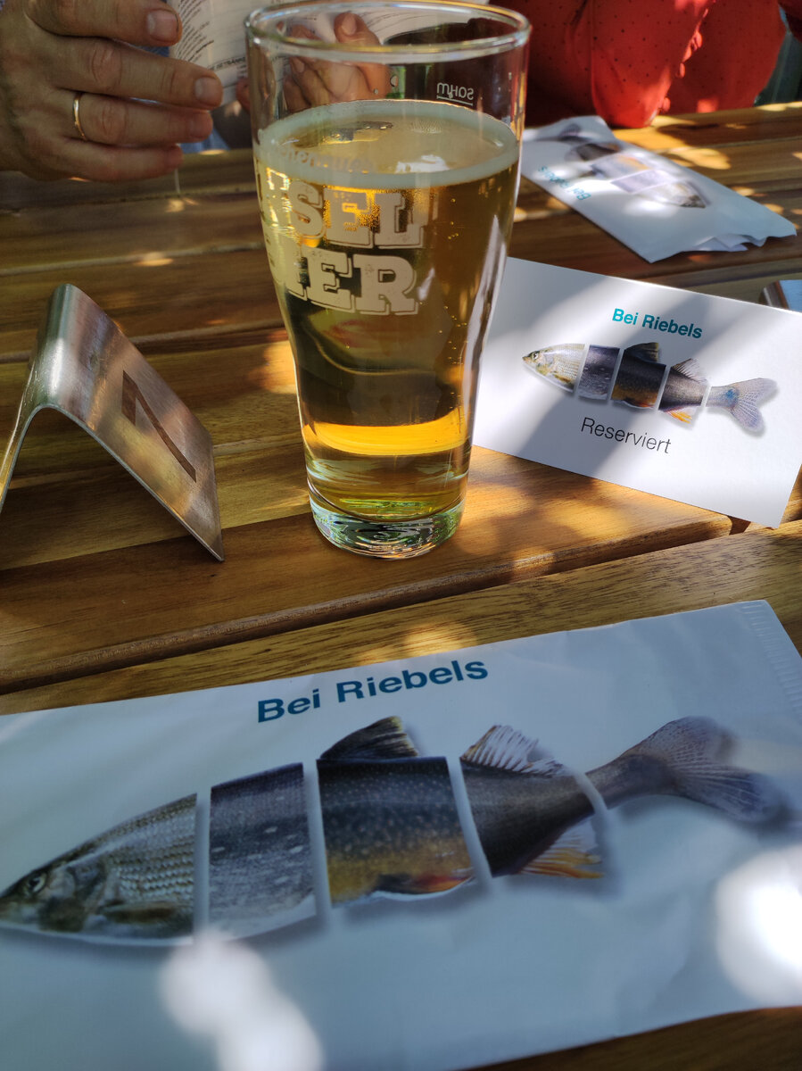 фото из рыбного ресторана на острове Райхенау на Боденском озере, который мы тоже поспешили посетить, на всякий случай