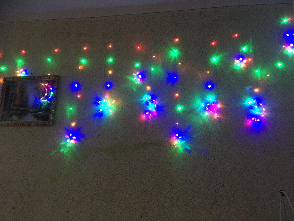 Гирлянда красивая, когда темно!