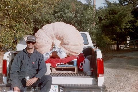 Он был гитаристом Faith No More, а потом увлекся выращиванием тыкв: несколько фактов о Джиме Мартине