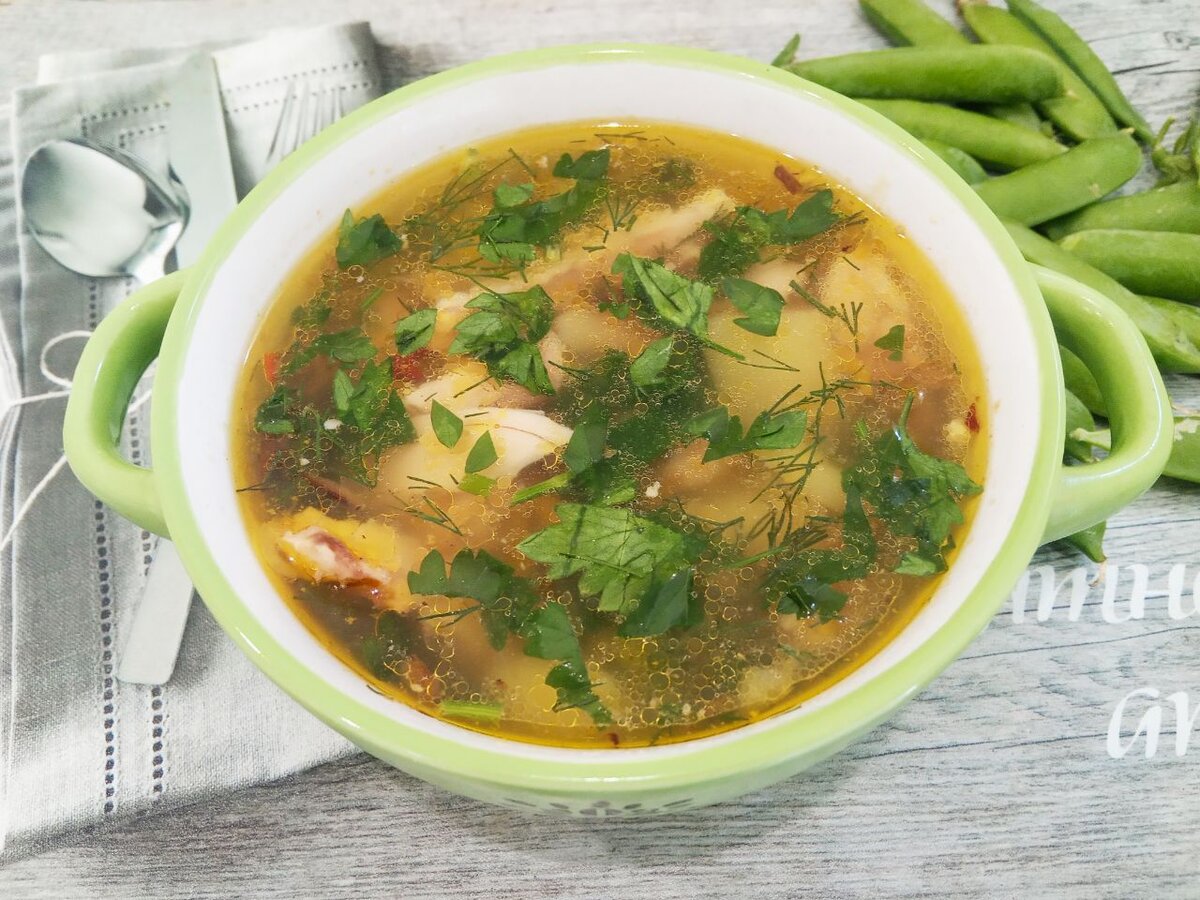 суп с консервированным горошком. куриный суп с зеленым горошком. суп с курицей и зеленым горошком. куриный суп с зеленым горошком. куриный супчик с зеленым горошком.
