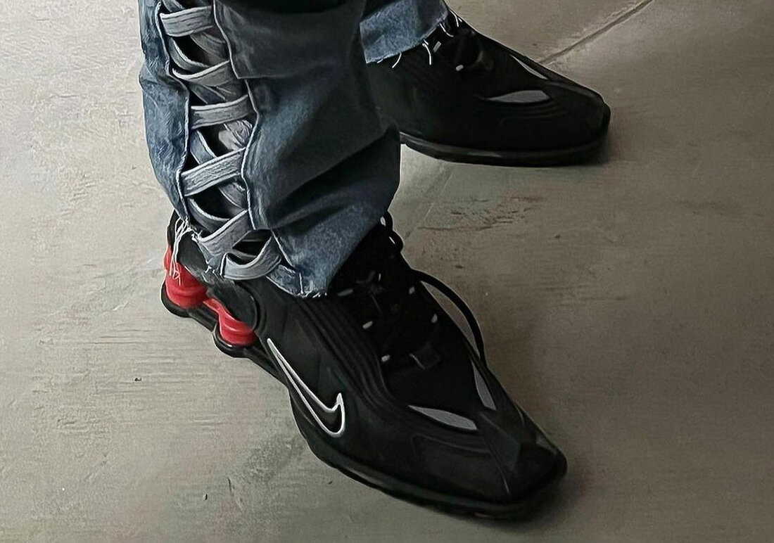 Nike shox rose et noir hotsell