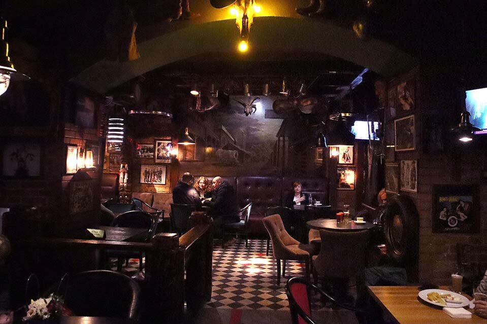 Рокабилли-салун MONEY-HONEY, источник — https://rock-guide.ru/post/62b0786a2c16a36c5cd85645