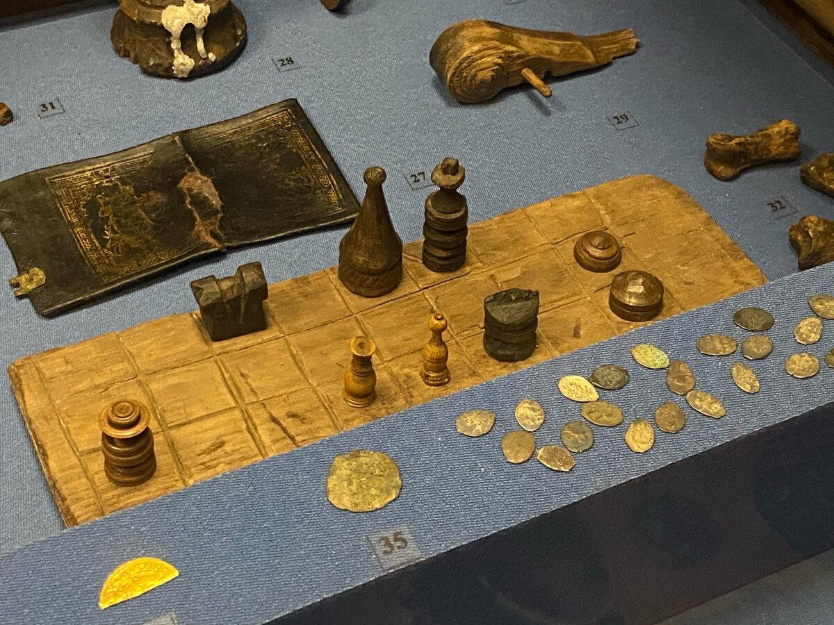 Мангазея в Богородском. Мангазея находки. Игрушки 17 века. Мангазея раскопки.
