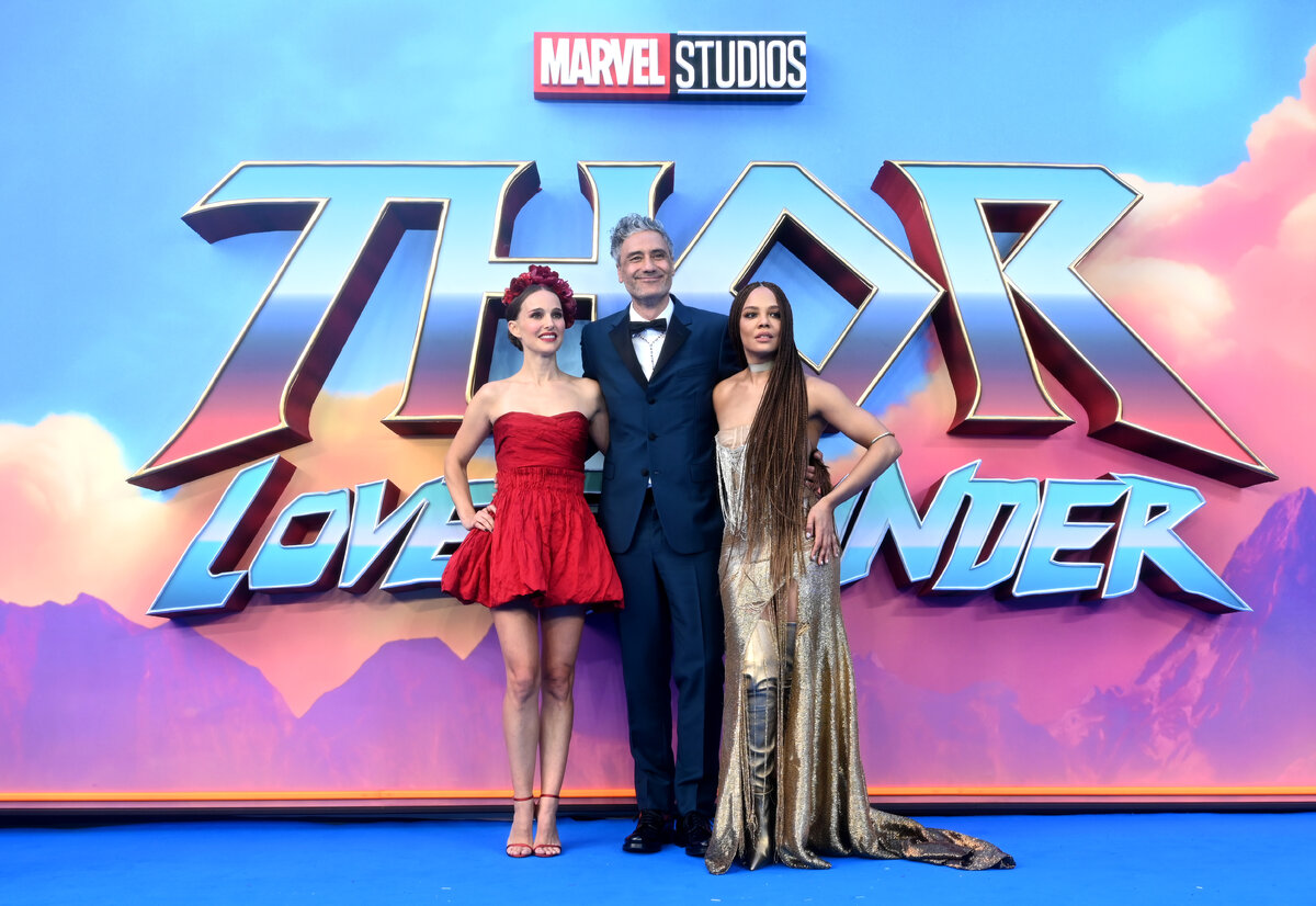     Натали Портман, Тайка Вайтити и Тесса Томпсон