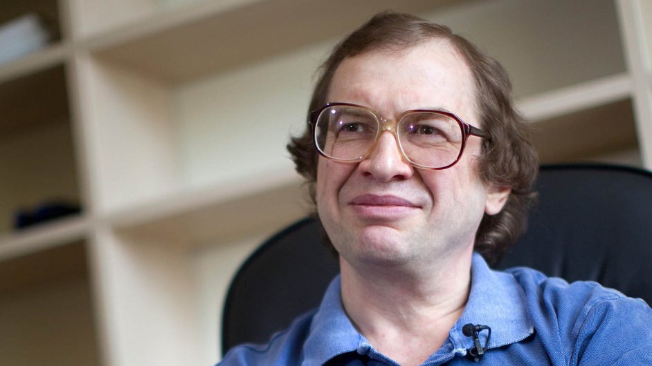 Сергей Мавроди 11.08.1955-2018 (Лев)                                                                        
основатель финансовой пирамиды «МММ», которая считается крупнейшей в России по количеству пострадавших и ущербу
