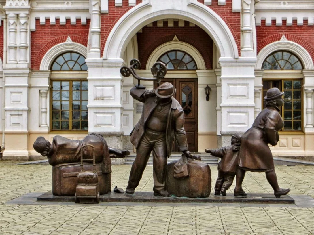 из альбома "Скульптуры и памятники Екатеринбурга"