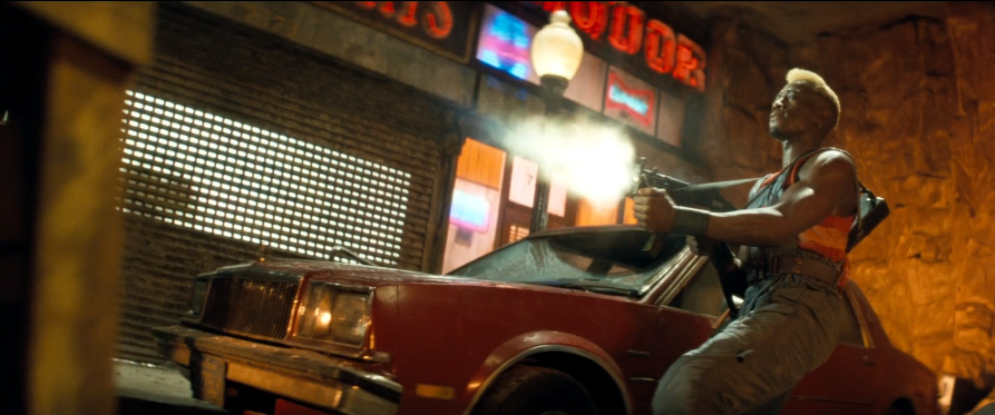 Беспорядочная стрельба в кино обходится дорого - нормальный реквизит, не ломающийся от длинных очередей, стоит не так уж дешево