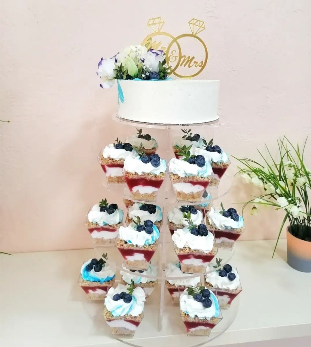 Свадебный торт из капкейков на заказ в Москве